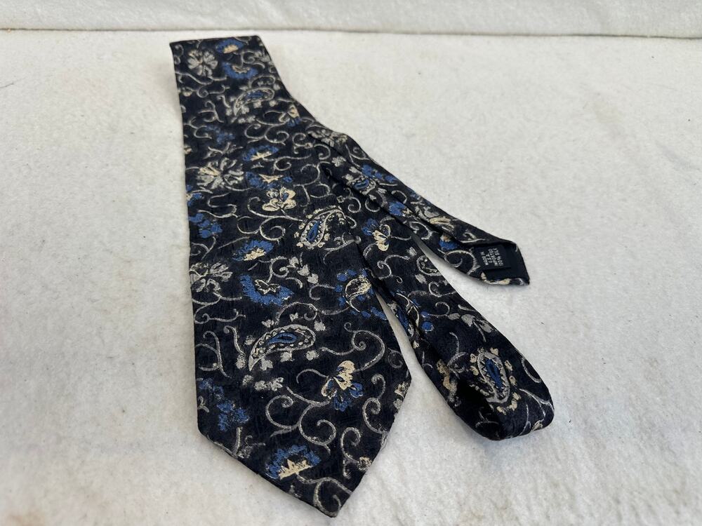 Geoffrey Beene 100% Silk Black and Blue Floral Tie
